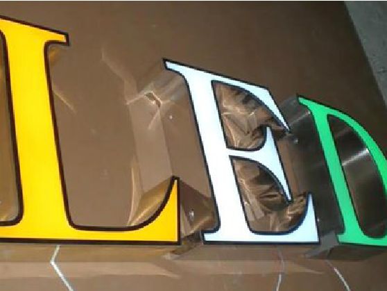 黄平介绍LED招牌的基础知识。